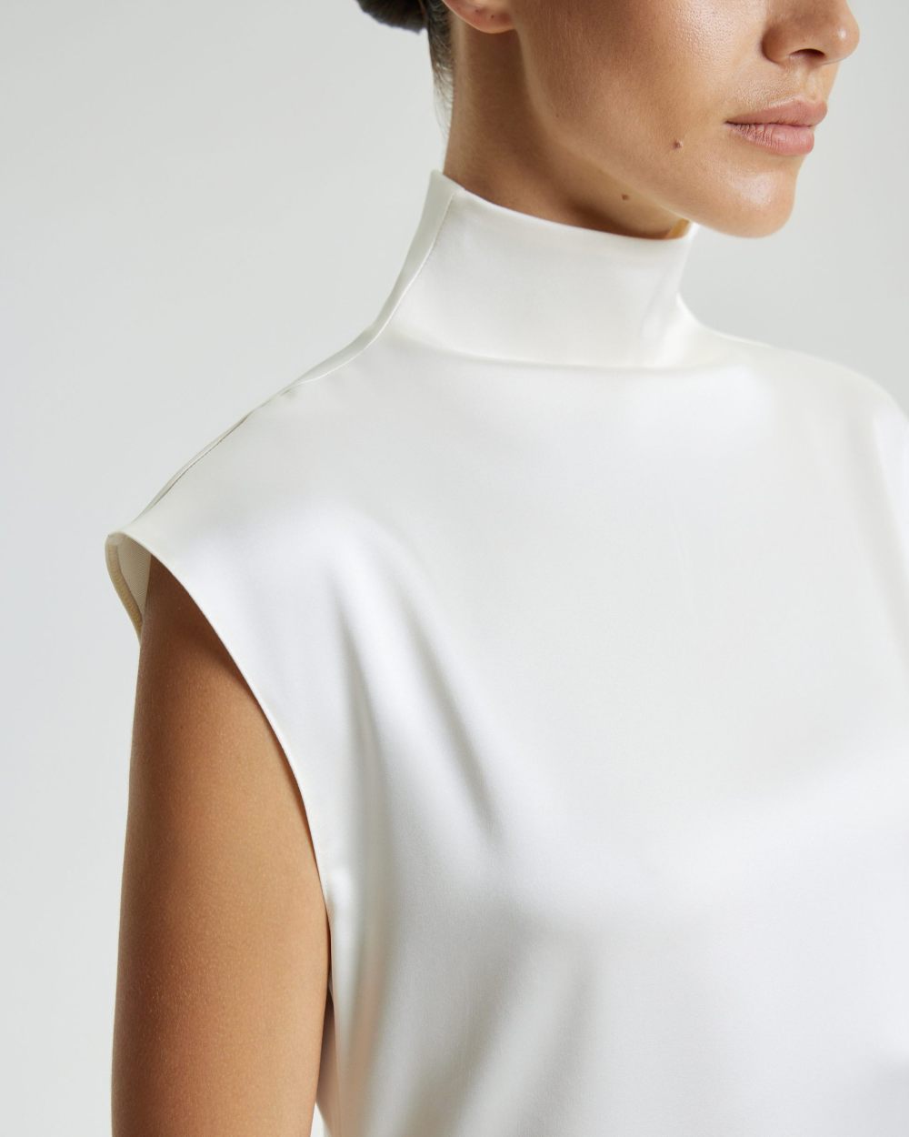 Платье асимметричное из струящейся ткани фото